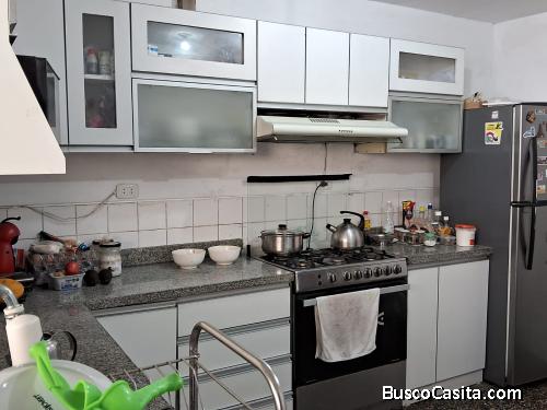 VENDO CASA DE TRES PISOS EN BELLAVISTA URB. SAN JOAQUIN