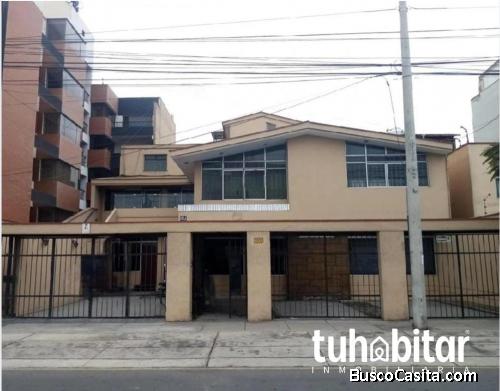 Venta de Casa como terreno en San Isidro