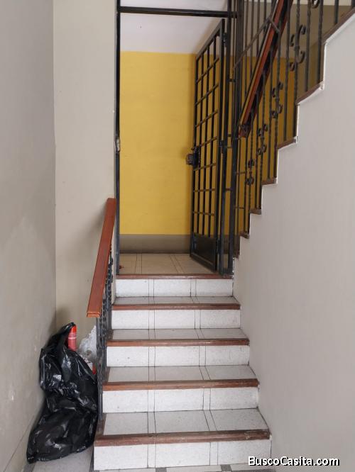 Departamento en primer piso con entrada independiente