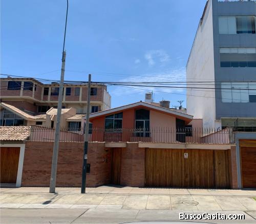 ¡Atención constructoras, Vendo casa grande como terreno en San Borja!