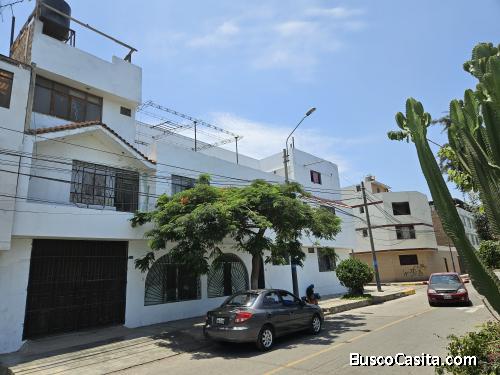 Casa en ventaterreno cerca a Tomas Valle y Angelica Gamarra