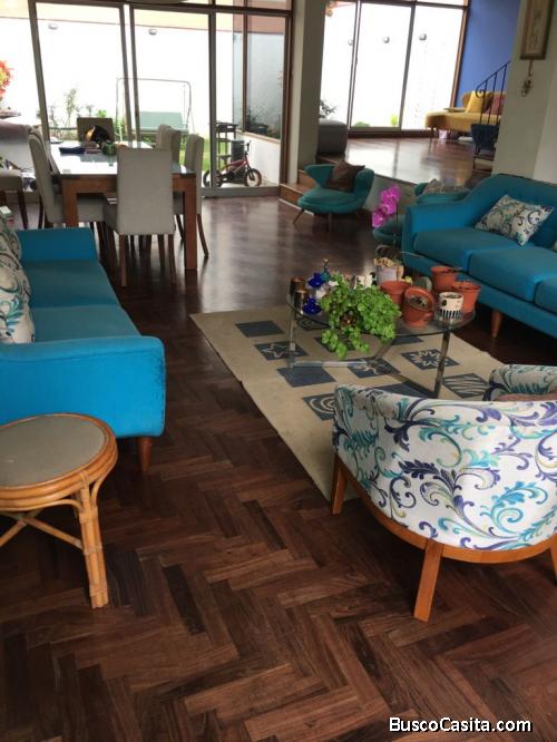 vendo linda casa de 2 pisos,  6 dormitorios4 banos frente a parque en Magdalena