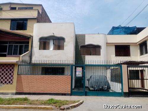VENTA DE CASA EN LOS OLIVOS CON DOBLE SALIDA - PARQUE Y CALLE