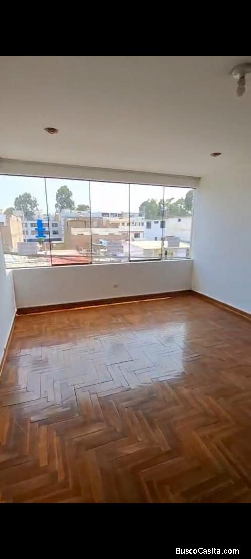 Alquiler de departamento en La Molina ubicado en tercer piso