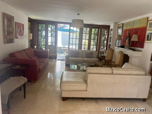 Vendo linda casa frente al parque Castilla, Lince 