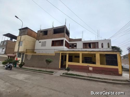 CASA DIVIDIDA EN TRES DEPAS O TERRENO PARA SIETE PISOS