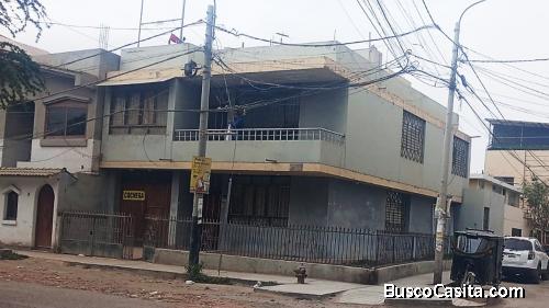 Amplia casa de 3 pisos con cochera y azotea en venta en Chiclayo – Urb. San Juan