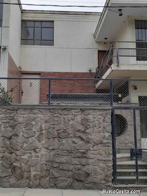 Vendo Casa en Av. Los Robles - Chaclacayo