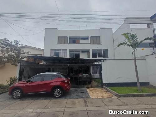 Casa de 3 pisos en Surco. Excelente ubicacion.