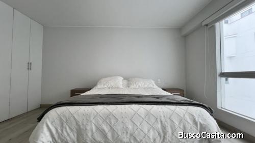 Alquilo departamento en Miraflores 84 m2 con linea blanca, 1 dormitorio, 1 cochera  US1,200