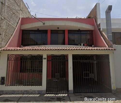 En VENTA CASA de 3 pisos, 280 m² techados, en Urb. San Andrés 5ta Etapa - Trujillo