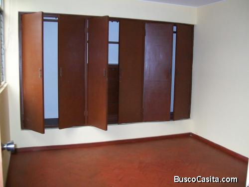 Habitación en casa de familia, puerta independiente