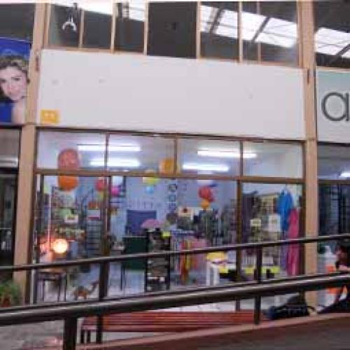Se venden Locales comerciales en Plaza San Marcos