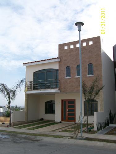 Hermosa casa en la cima 