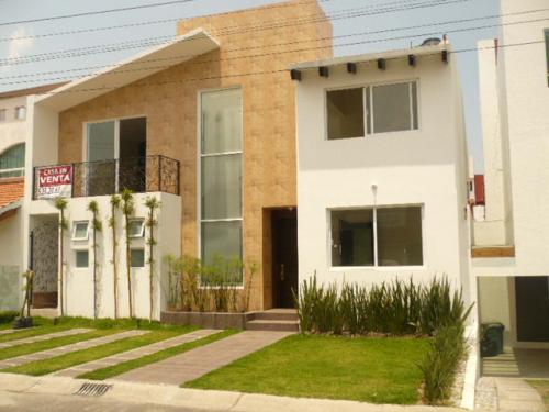 HERMOSA RESIDENCIA EN PRIVADA EN METEPEC