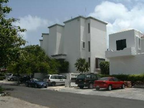 Residencia en Zona Hotelera con Playa, 5 Recamaras con baño 1,000,000.00 USD