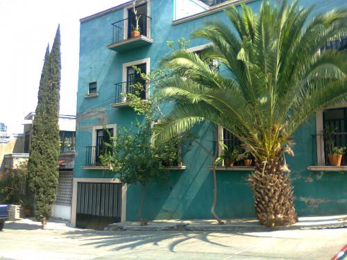 LA SOLEDAD EN ESQUINA POR EL HOTEL VILLAS DEL SOL