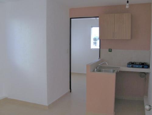 Se Renta depto en $2,200 para 1 persona con garage techado y cable tv, en Toluca