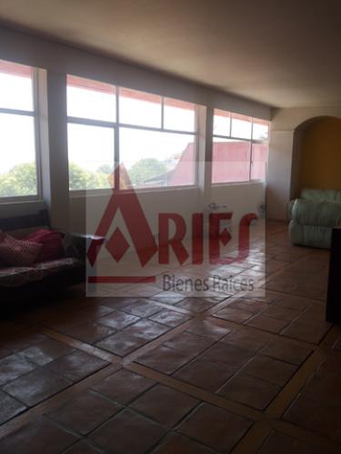VENDO AMPLIA CASA EN DESIERTO DE LOS LEONES!!!!