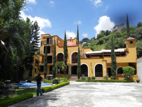Rento Residencia en Fraccionamiento La Cañada en Cuernavaca