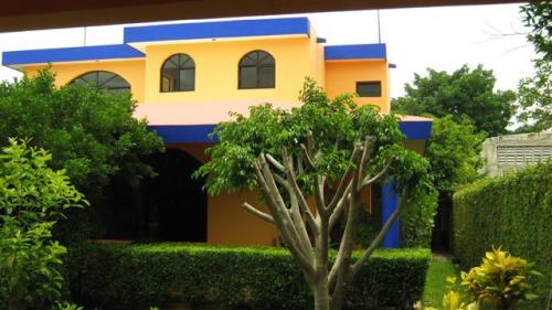 Casa amueblada con Piscina en renta cerca de Altabrisa en Cholul 1343m2 de terreno