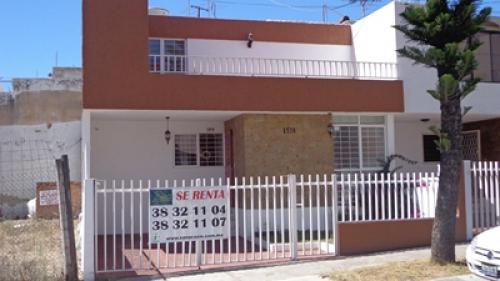 CASA BIEN UBICADA