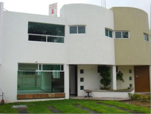CASA SOLA EN RENTA