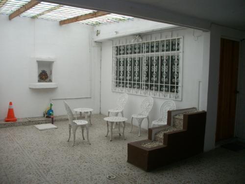 CASA ACONDICIONADA PARA OFICINAS EN METEPEC