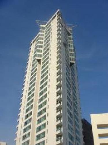 Depa en torre Titanium cerca de Andares