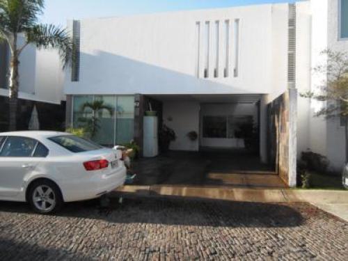 VILLAS DE ASIS, HERMOSA CASA AMUEBLADA