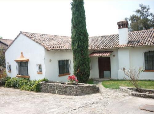 FINCA ESTILO COLONIAL ESPAÑOL CON 2,117 m2 DE TERRENO EN EL BELLO  Y TURÍSTICO CUERNAVACA