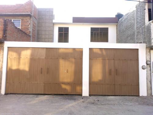 AMPLIA DE CUATRO RECAMARAS Y 2 BAÑOS COMPLETOS