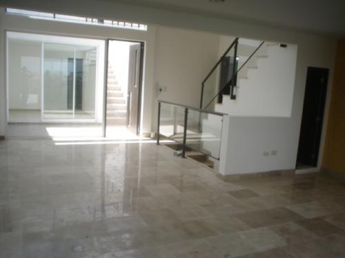 Casa en 3 niveles trirecámaras Residencial Diamante La Calera Puebla