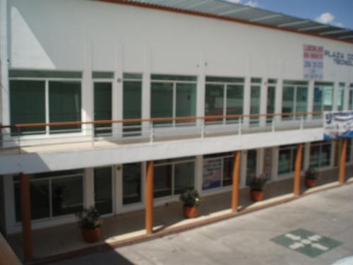 Rento local de 60 y 80 m2 en plaza comercial. Av. Tecnológico