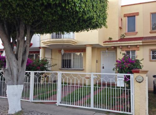 Casa Venta / Arcos de Guadalupe (Rinc. Guadalupe) / Zapopan, Jal.