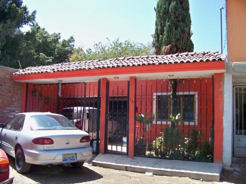Se vende casa a buen precio en zona parque Montenegro