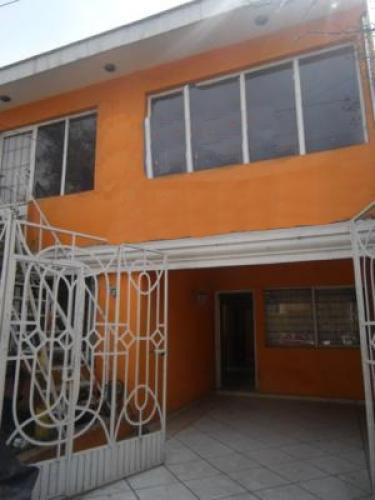 18 DE MARZO, LOPEZ DE LEGAZPI, CASA DE ESPACIOS AMPLIOS