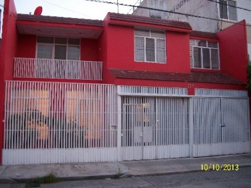 VENDO CASA A 5 MINUTOS DEL CENTRO EN EL DORADO