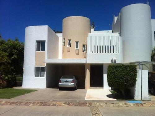 Hermosa Villa En Xel Ha.