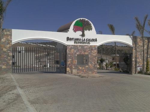 2 terrenos intermedios juntos calle Lancaster Britania La Calera todos los servicios