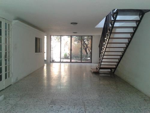Se renta casa ubicada en excelente ubicacion