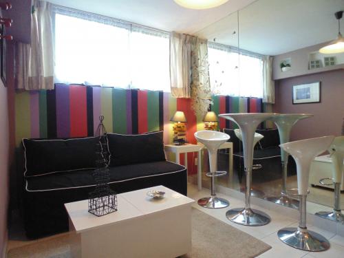 Departamento amueblado con cocina y frigobar