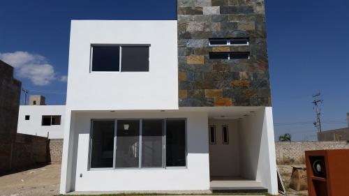 VENTA CASA NUEVA, COTO EL BASTION CASA FUERTE  $ 1,950,000.00