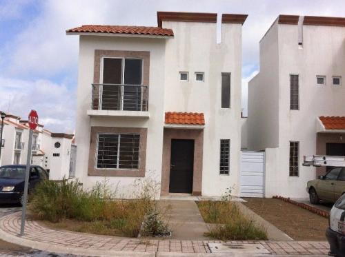 RENTO CASA NUEVA AL SUR FRACCIONAMIENTO CERRADO