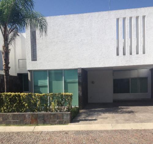 Av.Inglaterra 6835, Villas de Asis