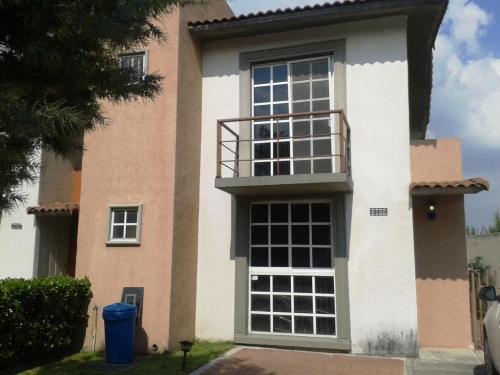 CASA EN VENTA EN VILLAS DEL CAMPO (CALIMAYA)