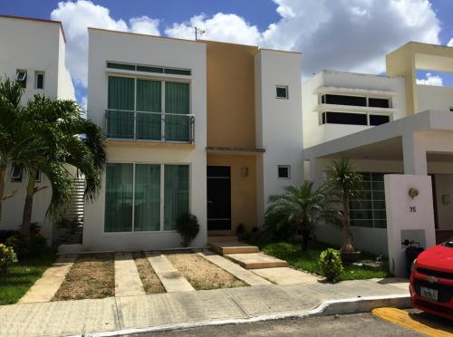 Platino Elite Chuburna, Preciosa Casa en Privada, Tres Recamaras, equipada