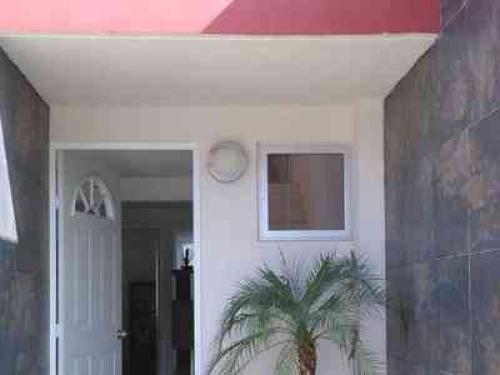 bonita casa de 2 pisos utiliza tu credito INFONAVIT