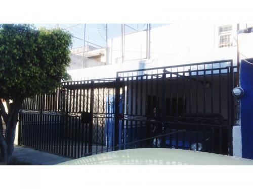 Casa en venta Jardines del Country , una sola planta, ideal para remodelar