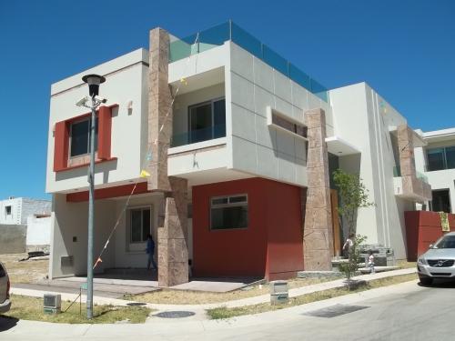 EXCELENTE CASA EN COTO PARQUE VIRREYES EN ZAPOPAN